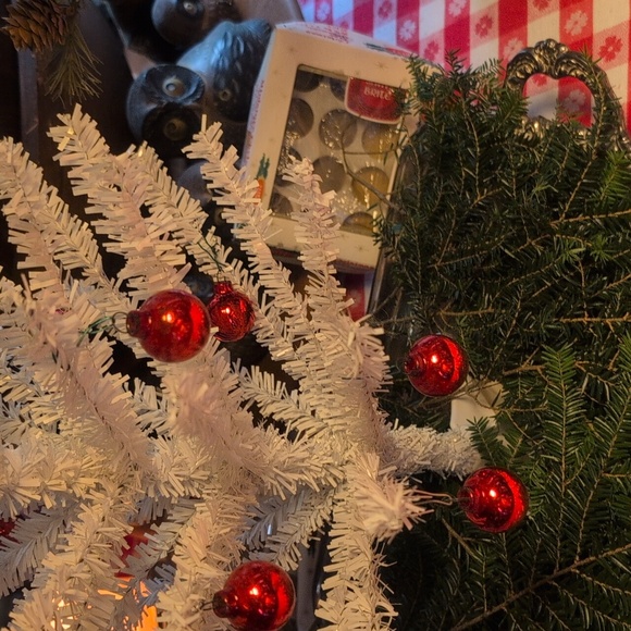 "24"Shiny Brite Holiday Ornaments, Boxes,Feather Tree&Felt Santa Hat Tree Topper - Picture 3 of 15